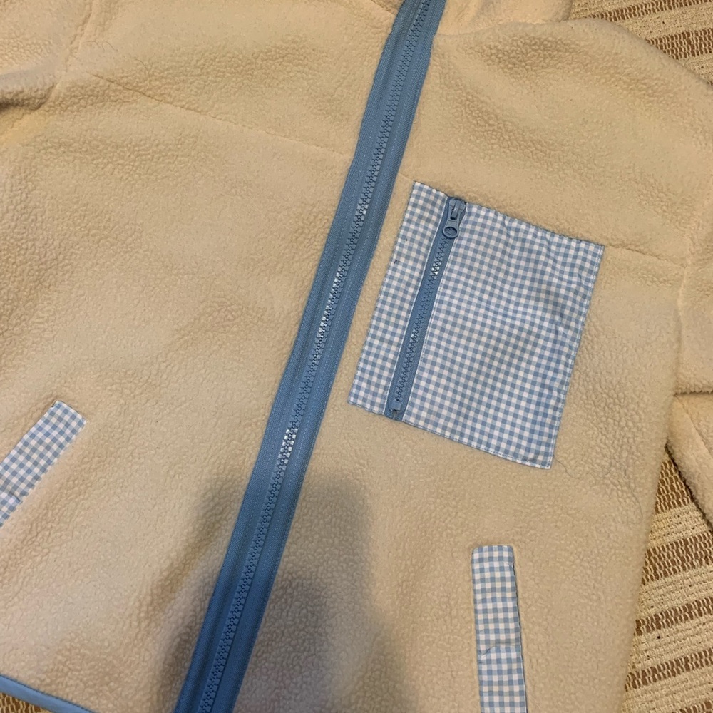 ✨Host pick! NWT Cream Sherpa with Blue Gingham detailing - Picture 6 of 7